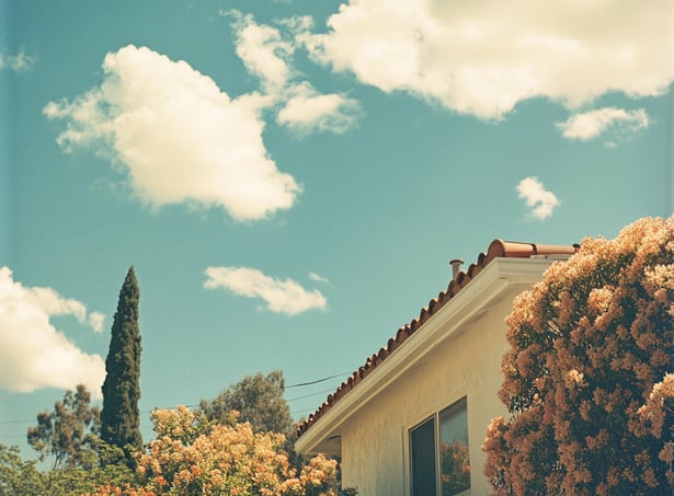 jamiebonnefin_analog_photo_whith_sky_and_Los_Angeles_house_--_55124232-65ae-4f50-8253-9500307d9d4b_0